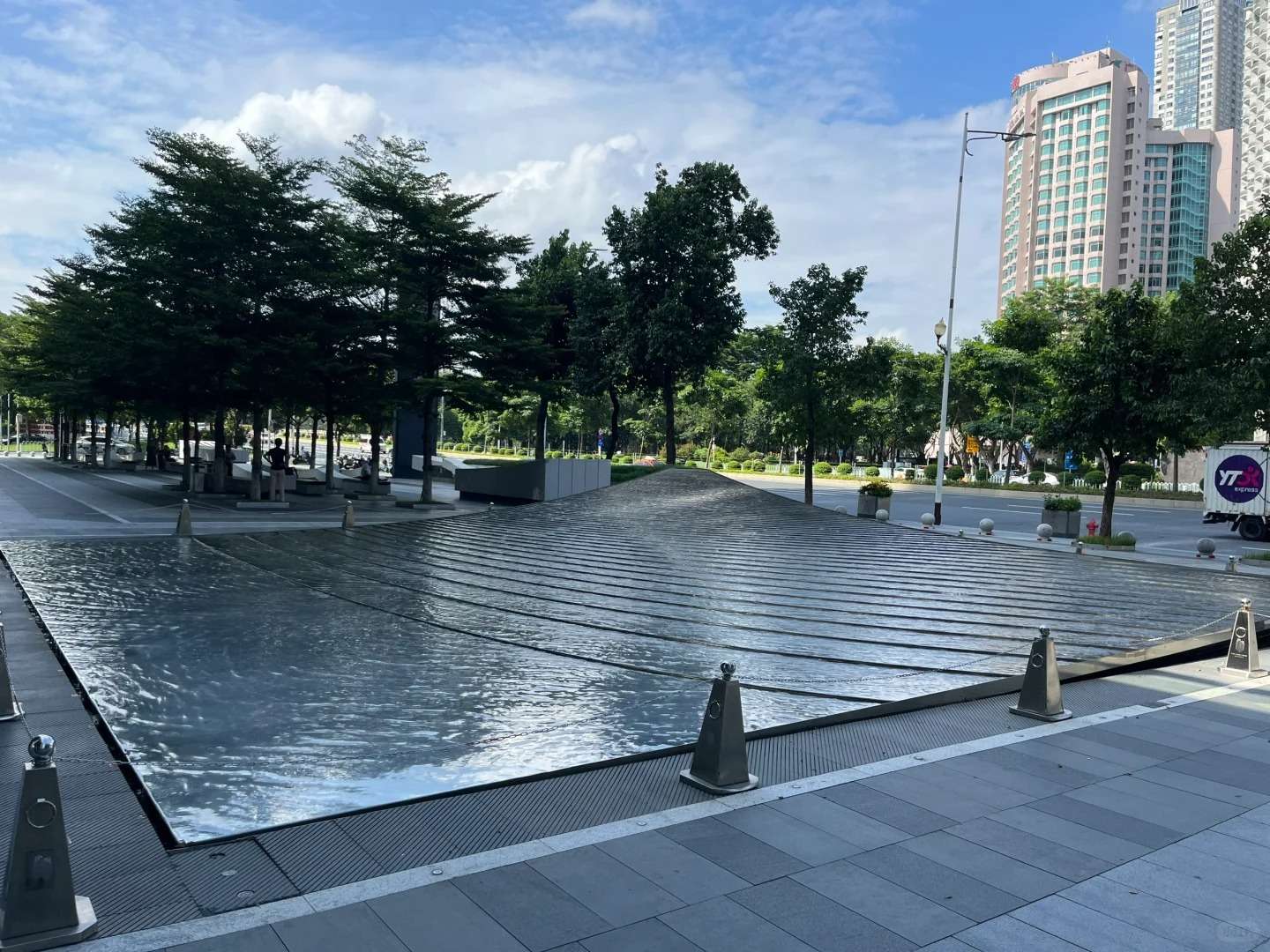 波光搖曳水池間丨夢(mèng)幻之影映碧天